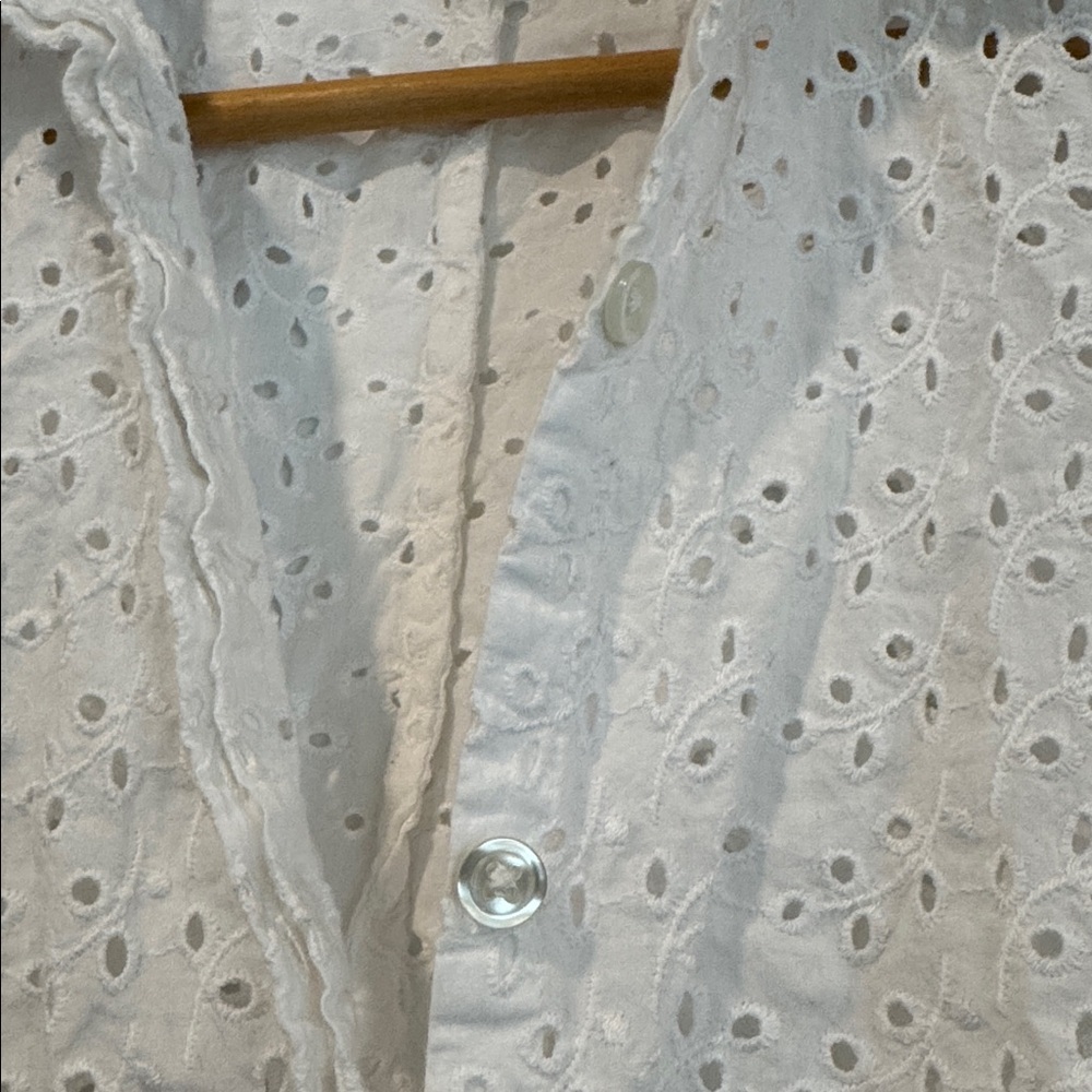 Old Navy White Eyelet Button Down Shirt 100% Cotton Size Small - Picture 4 of 5